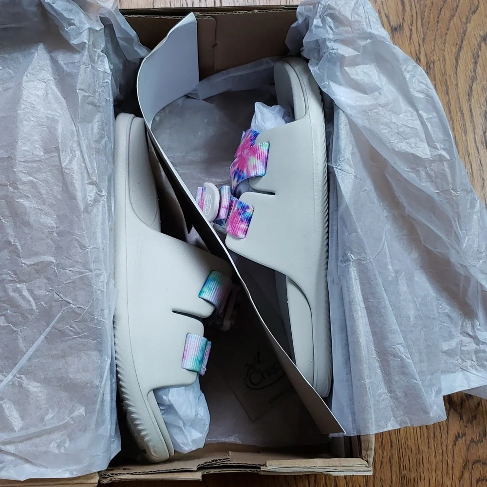 NIB Chaco Chillos Slide Sandal In White Rainbow Tie Dye Kids Size 1